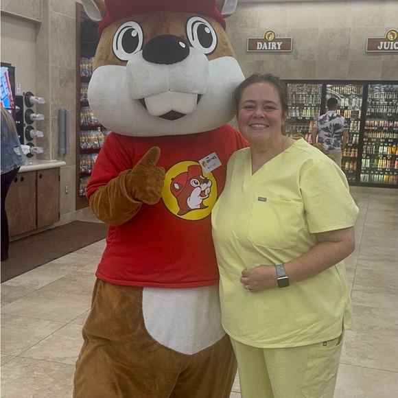 Meet your Posher, Jennifer - Picture 4 of 7